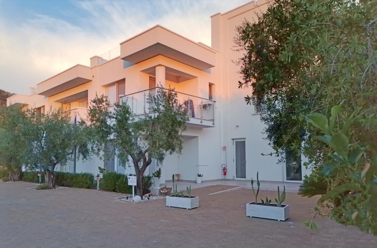 Hotel Residence Torre Del Porto Mattinata Exterior foto