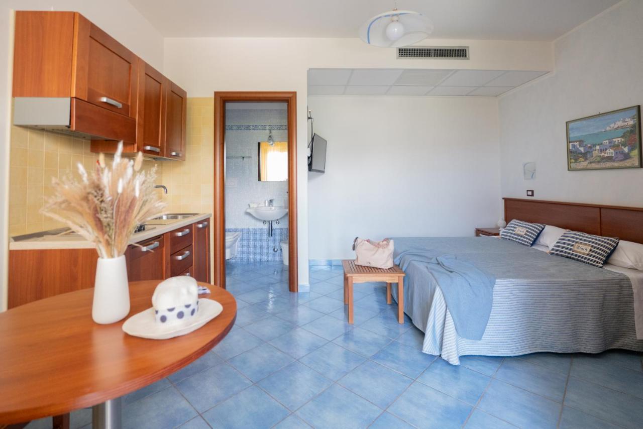 Hotel Residence Torre Del Porto Mattinata Zimmer foto