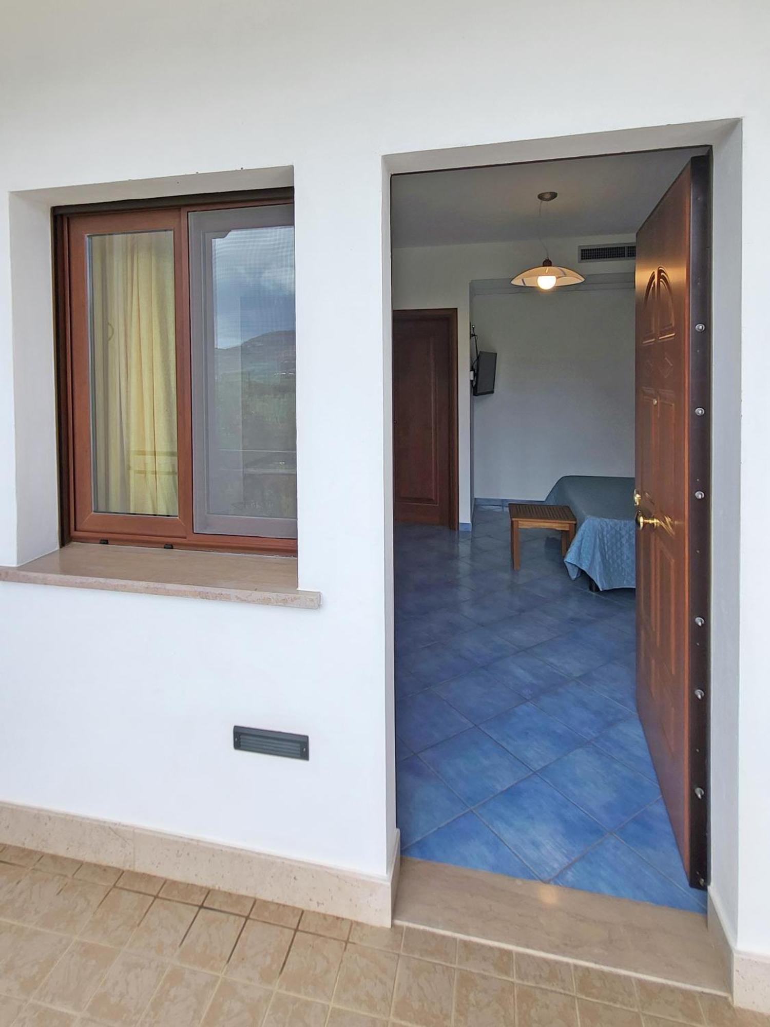 Hotel Residence Torre Del Porto Mattinata Exterior foto